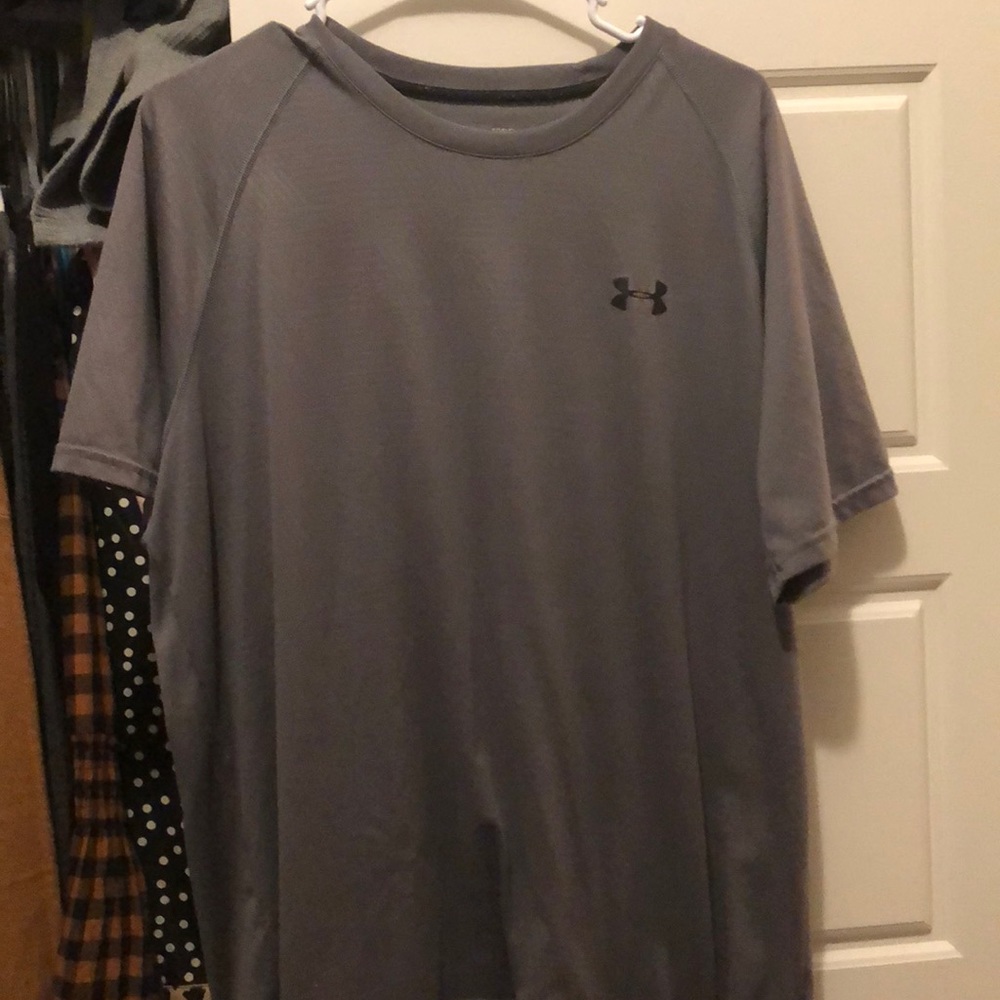Men’s under armour tee